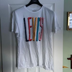 White Levi’s T-Shirt